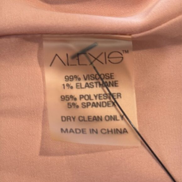 NWT Alexis Malia Off- Shoulder Blush Rose Ruffle Blouse XS Revolve - Picture 14 of 15